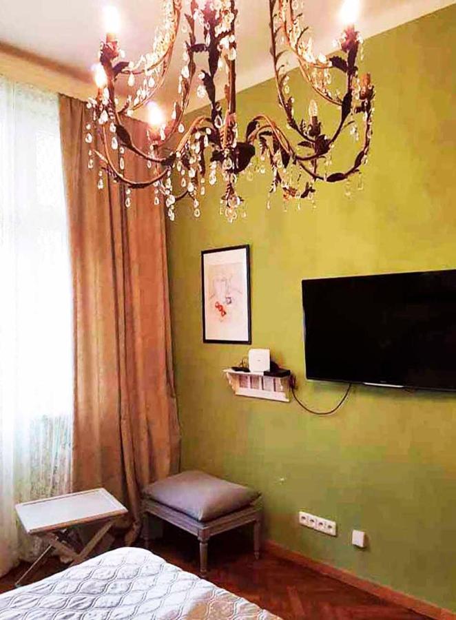 Apartment Retro Big With Two Balconies And Lift Karlovy Vary