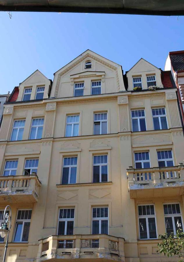 Apartment Retro Big With Two Balconies And Lift